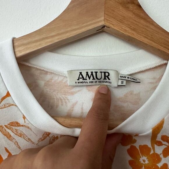 AMUR
Floral Padded-Shoulder T-Shirt - Picture 6 of 7